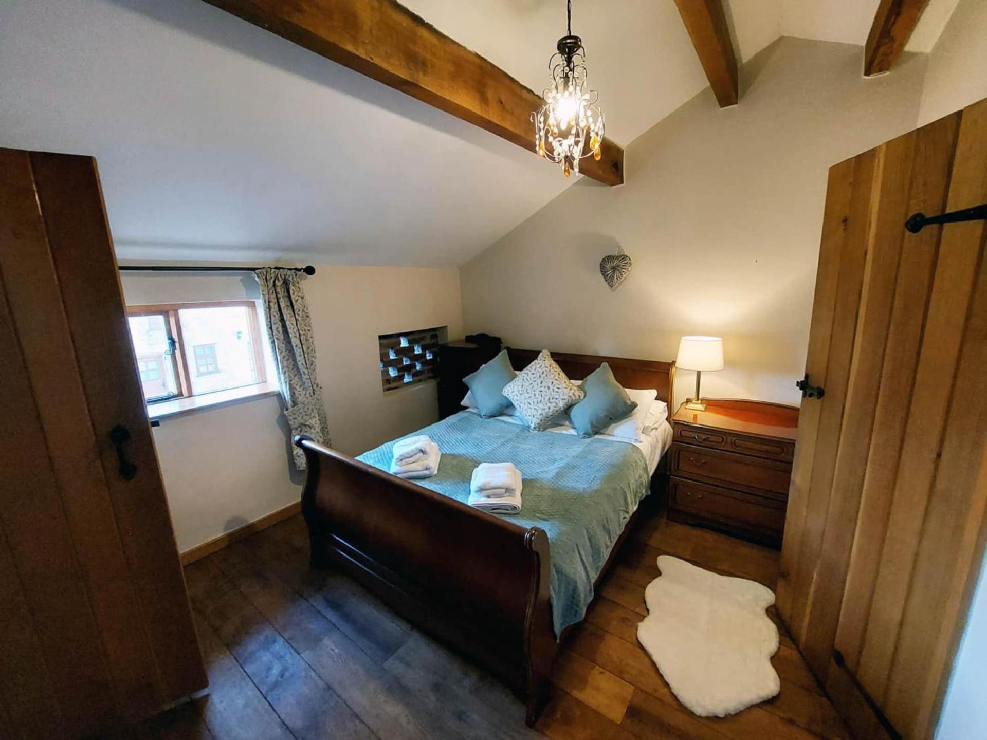 The Old Mill Barn With Hot Tub And Private Use Of Heated Pool Villa Wirral Bagian luar foto