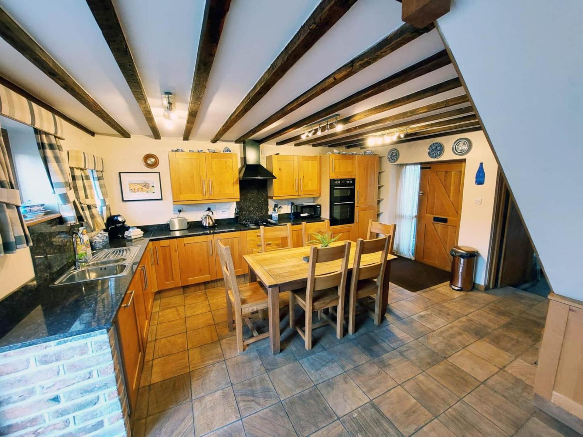 The Old Mill Barn With Hot Tub And Private Use Of Heated Pool Villa Wirral Bagian luar foto