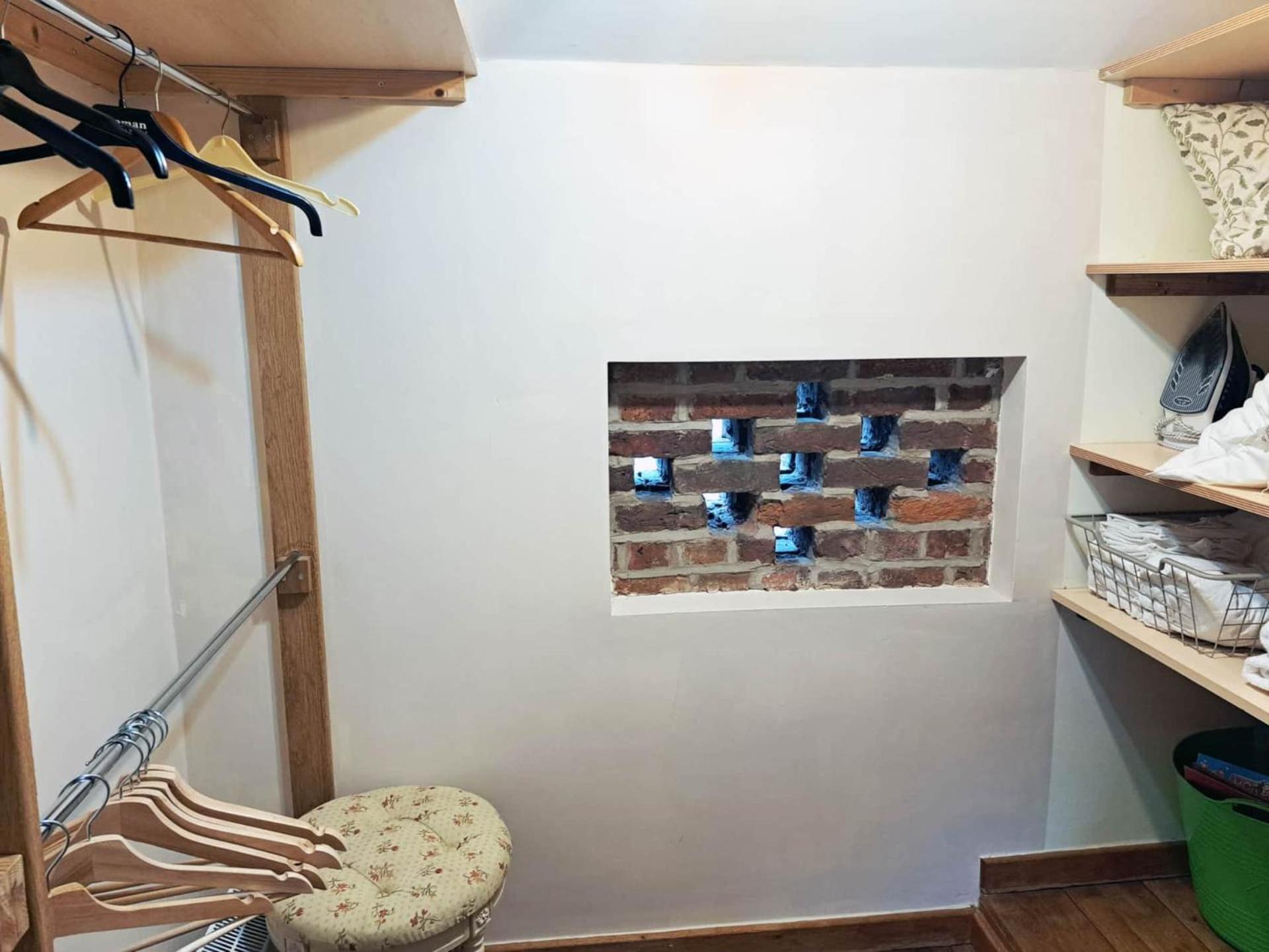 The Old Mill Barn With Hot Tub And Private Use Of Heated Pool Villa Wirral Bagian luar foto