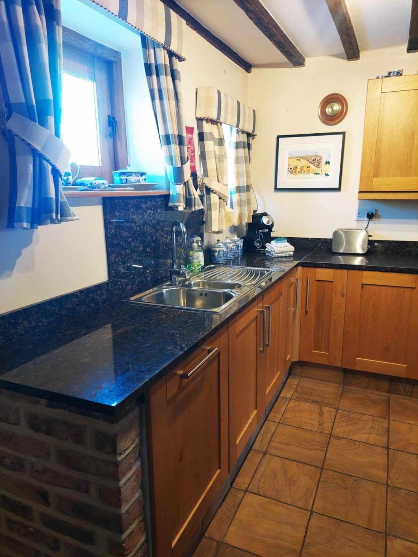 The Old Mill Barn With Hot Tub And Private Use Of Heated Pool Villa Wirral Bagian luar foto