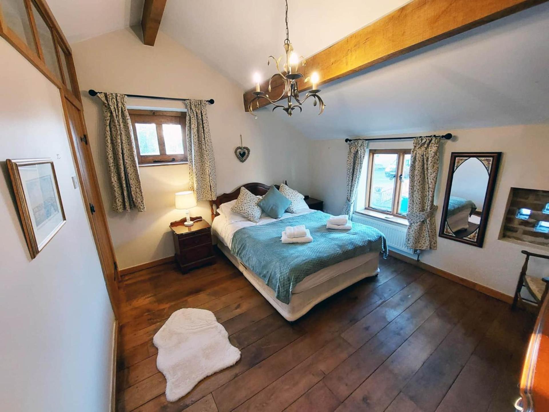 The Old Mill Barn With Hot Tub And Private Use Of Heated Pool Villa Wirral Bagian luar foto