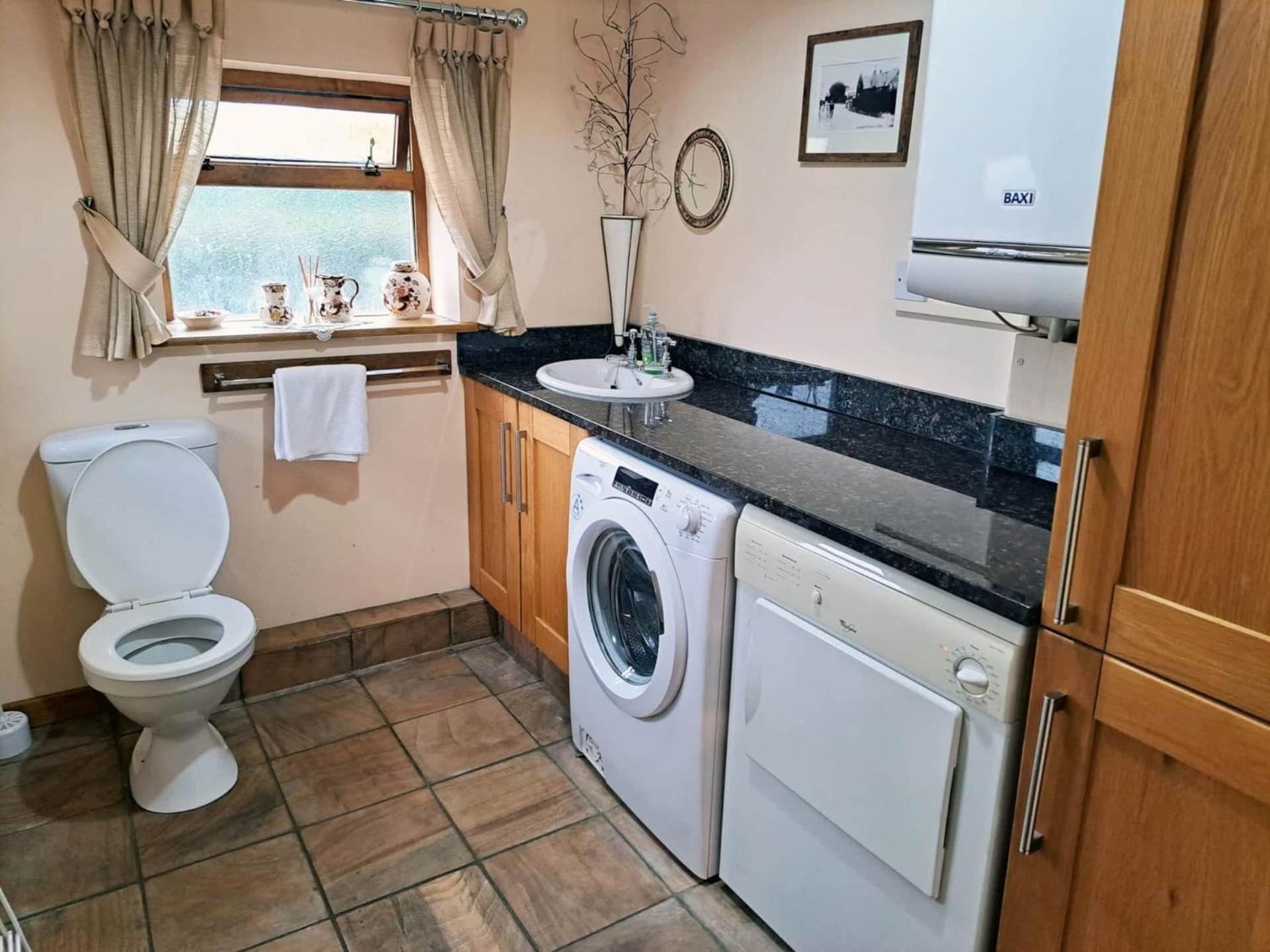The Old Mill Barn With Hot Tub And Private Use Of Heated Pool Villa Wirral Bagian luar foto