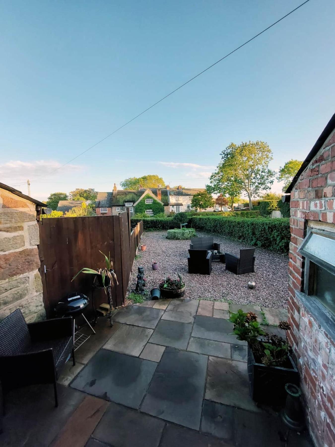 The Old Mill Barn With Hot Tub And Private Use Of Heated Pool Villa Wirral Bagian luar foto