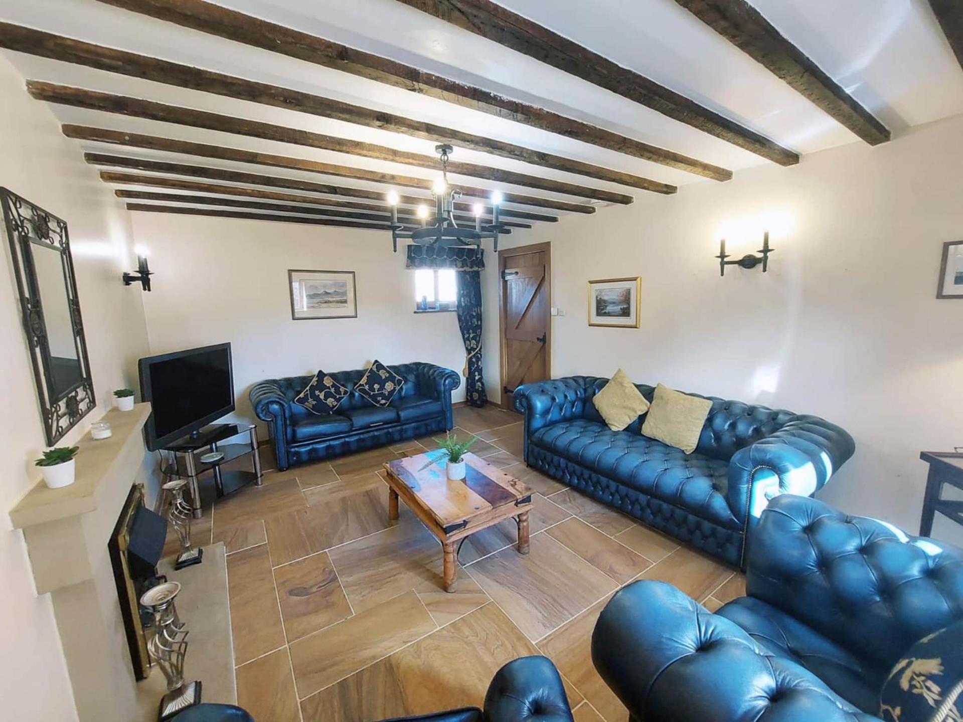 The Old Mill Barn With Hot Tub And Private Use Of Heated Pool Villa Wirral Bagian luar foto