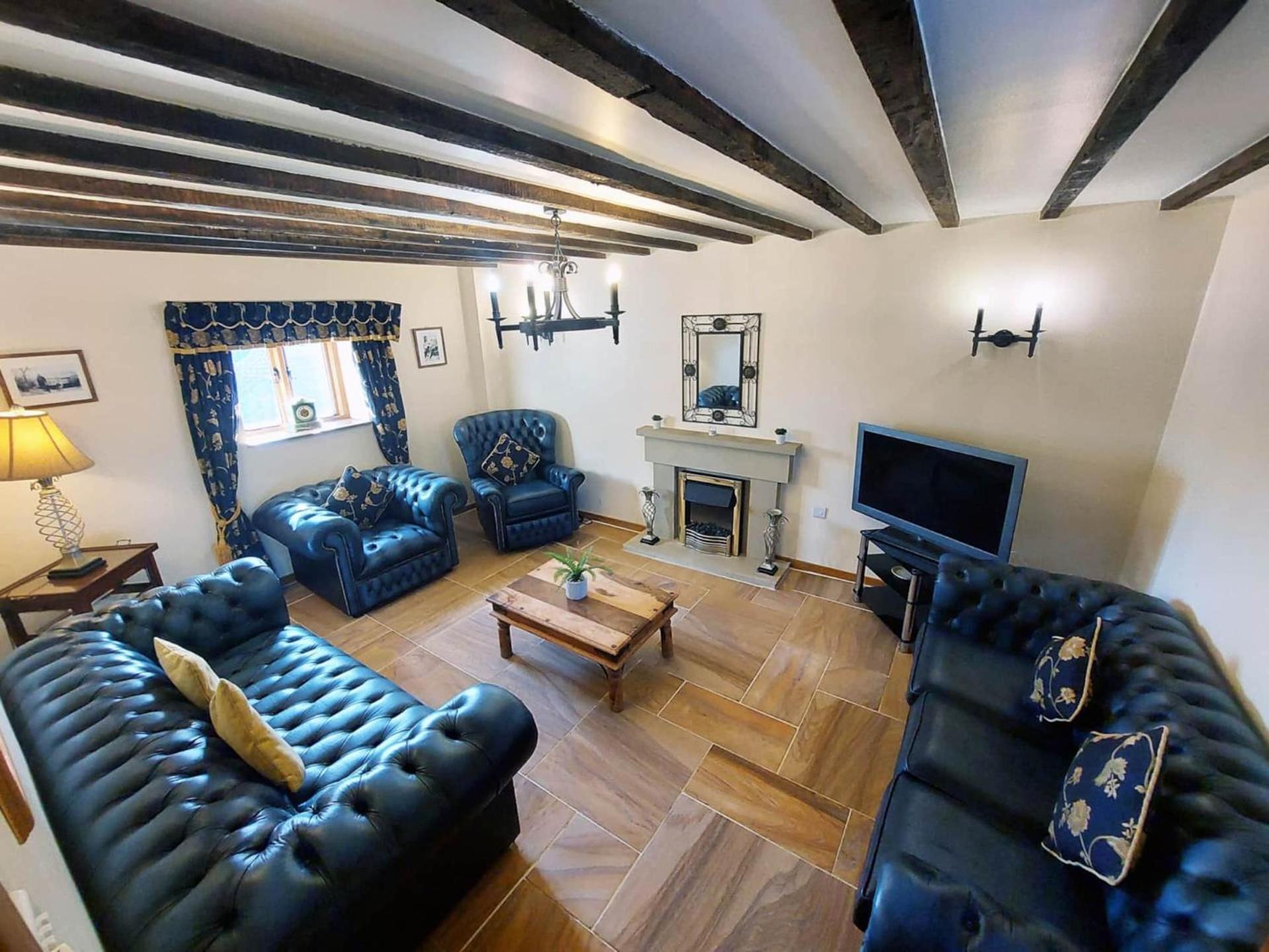 The Old Mill Barn With Hot Tub And Private Use Of Heated Pool Villa Wirral Bagian luar foto