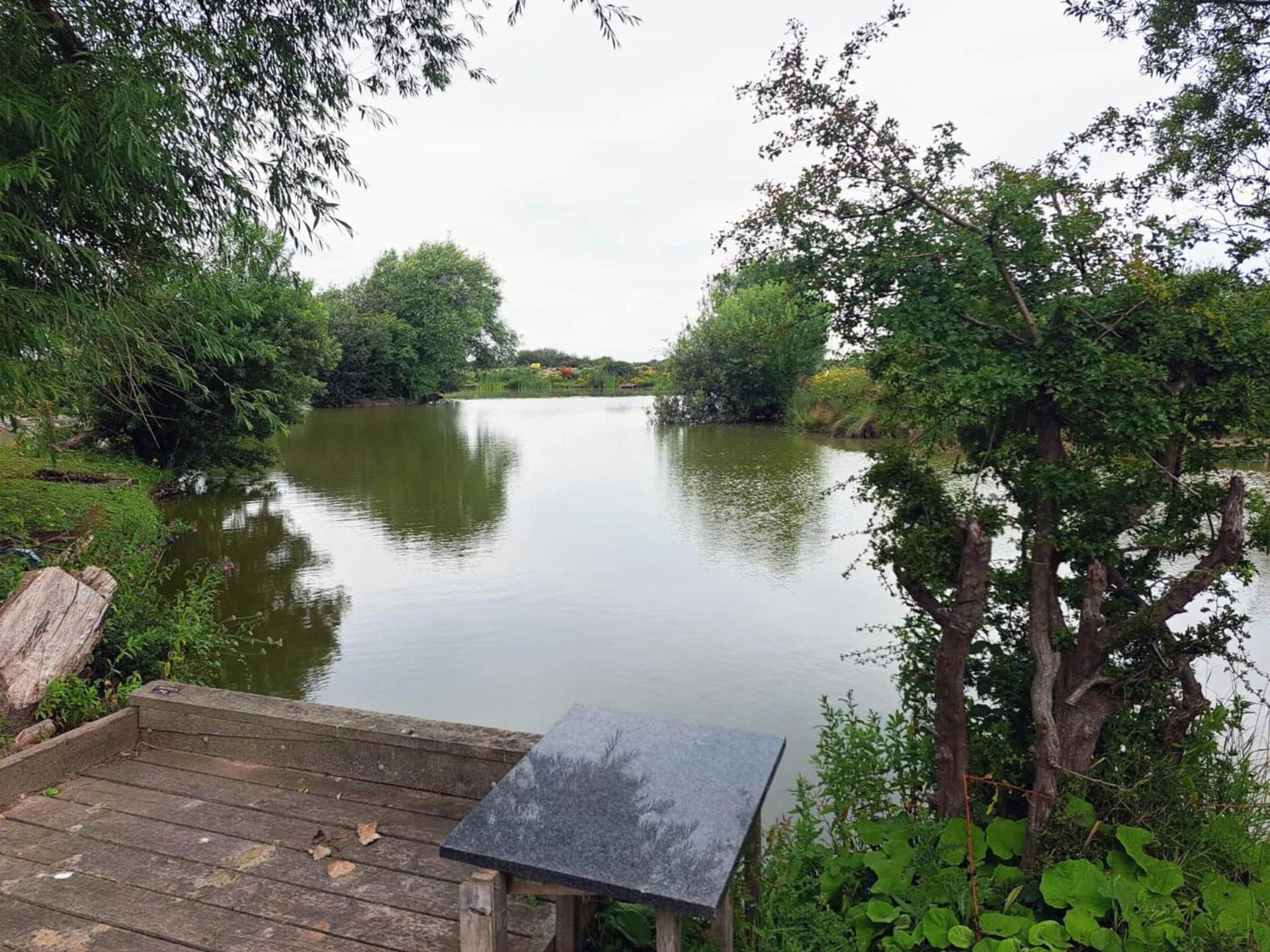 The Old Mill Barn With Hot Tub And Private Use Of Heated Pool Villa Wirral Bagian luar foto