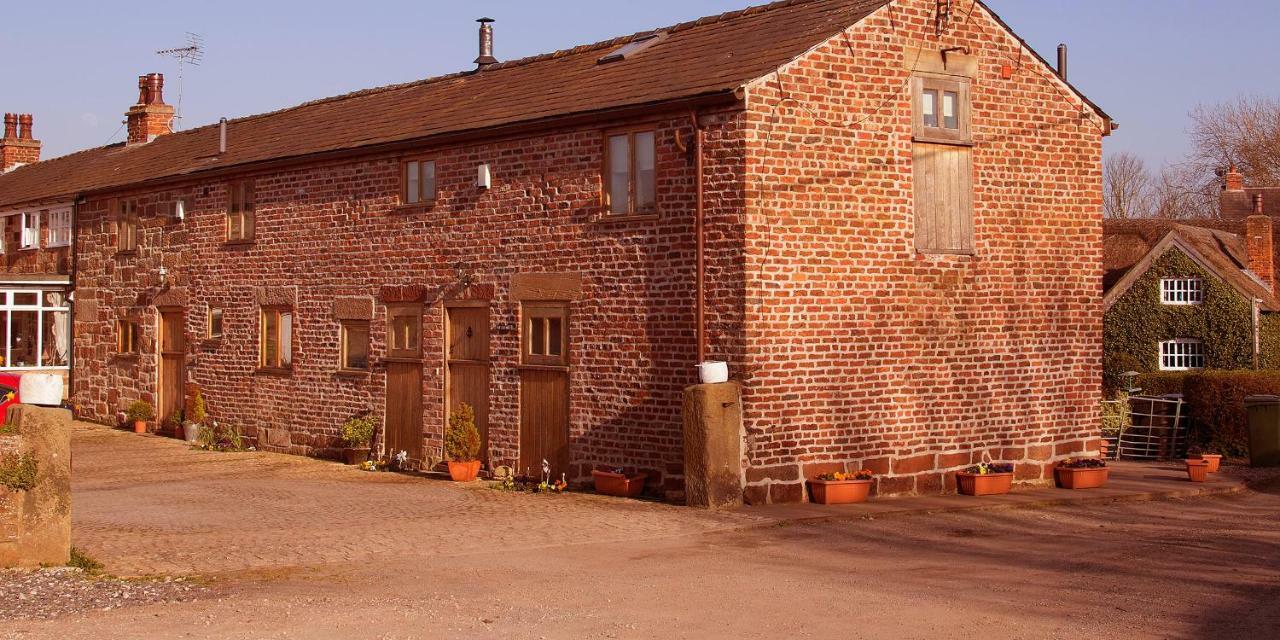The Old Mill Barn With Hot Tub And Private Use Of Heated Pool Villa Wirral Bagian luar foto